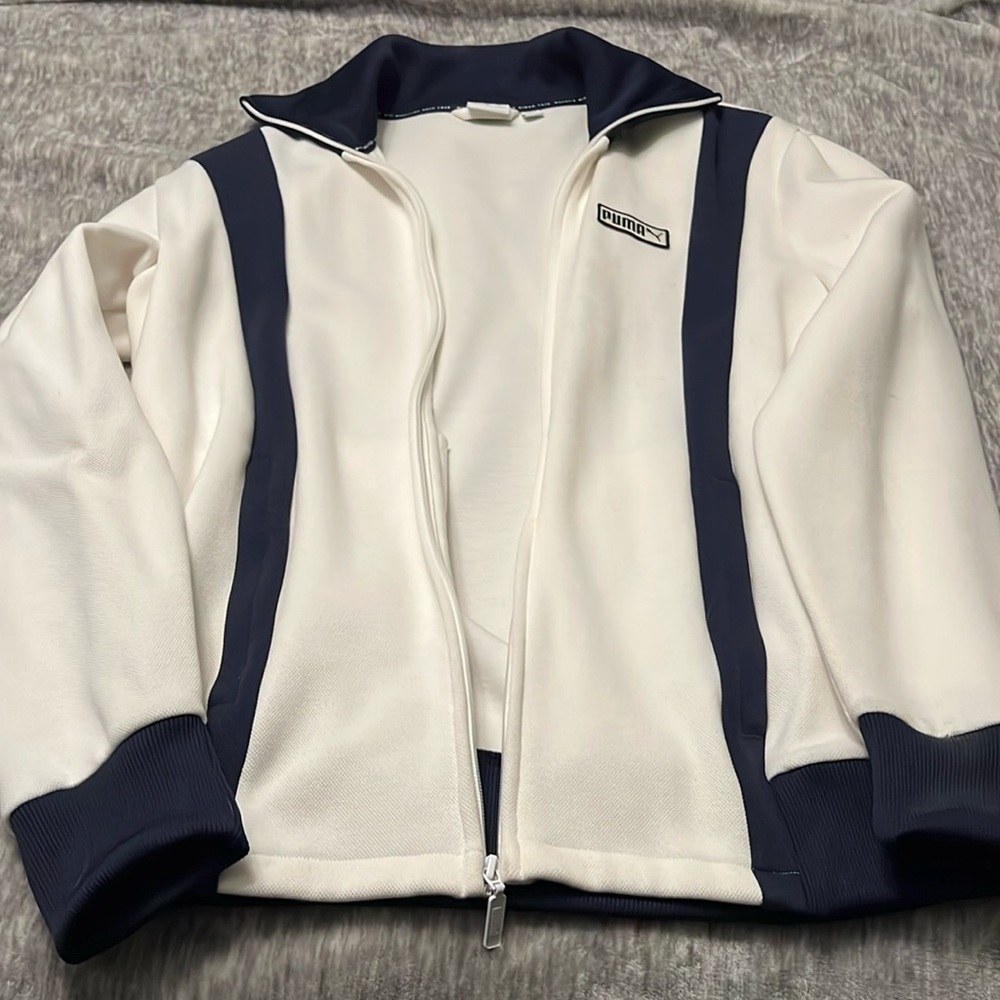 Puma jacket size large.  Worn once.  Excellent condition